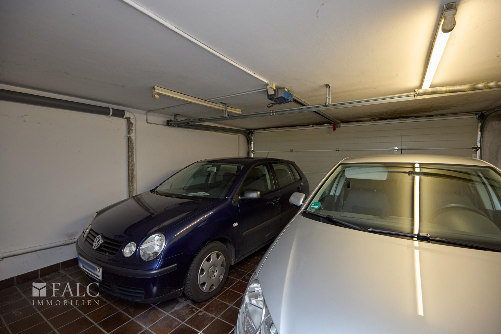 Große Doppelgarage